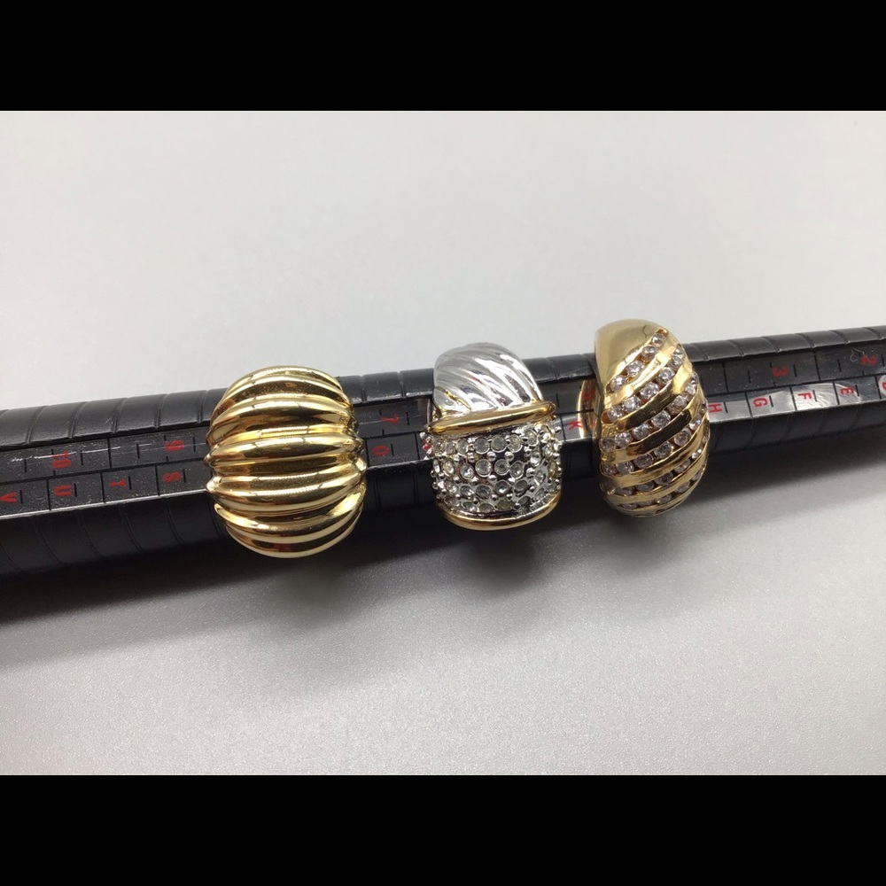 Lot of 3 gold tone/silver tone rings.